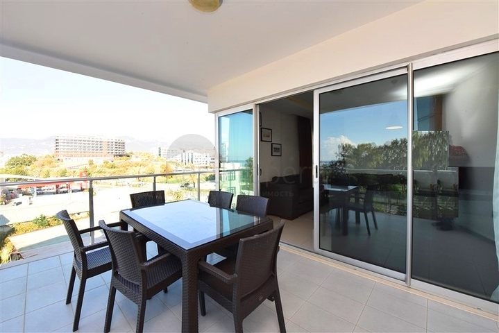 2+1 Apartment mit Meerblick in Kestel