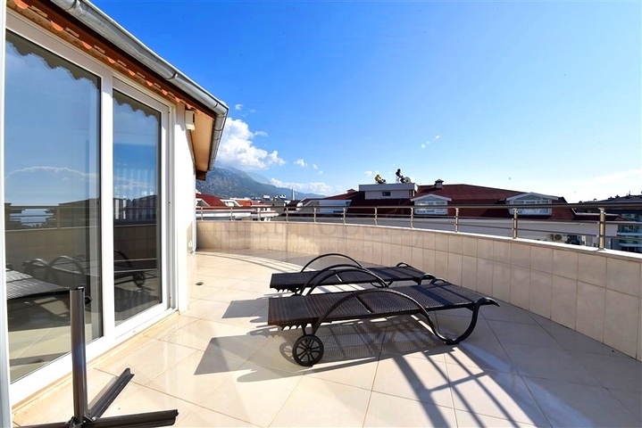 4+1 Duplex-Penthouse im Stadtteil Kestel, nur 20 m vom Meer entfernt