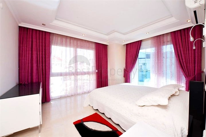 4+1 Duplex-Penthouse im Stadtteil Kestel, nur 20 m vom Meer entfernt