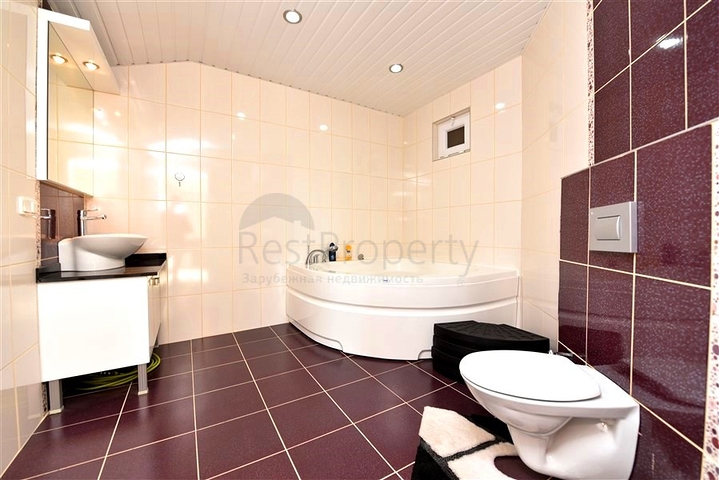 4+1 Duplex-Penthouse im Stadtteil Kestel, nur 20 m vom Meer entfernt