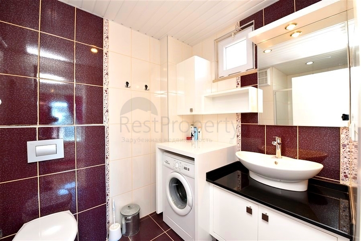 4+1 Duplex-Penthouse im Stadtteil Kestel, nur 20 m vom Meer entfernt