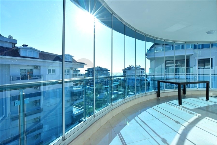 4+1 Duplex-Penthouse im Stadtteil Kestel, nur 20 m vom Meer entfernt