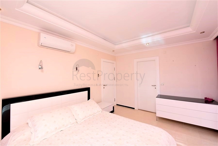 4+1 Duplex-Penthouse im Stadtteil Kestel, nur 20 m vom Meer entfernt