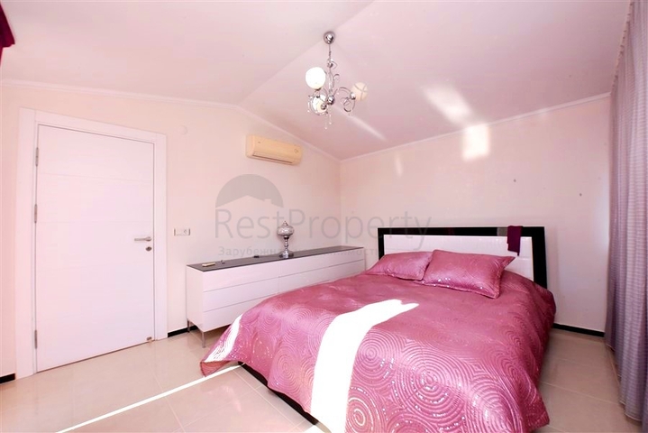 4+1 Duplex-Penthouse im Stadtteil Kestel, nur 20 m vom Meer entfernt