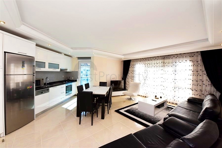 4+1 Duplex-Penthouse im Stadtteil Kestel, nur 20 m vom Meer entfernt