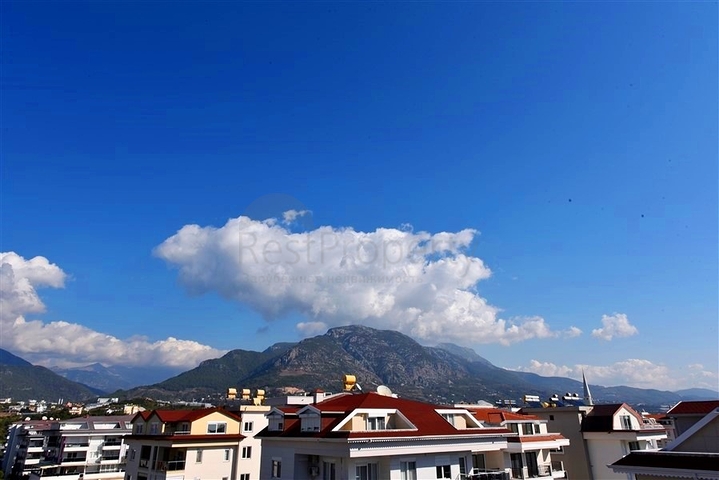 4+1 Duplex-Penthouse im Stadtteil Kestel, nur 20 m vom Meer entfernt