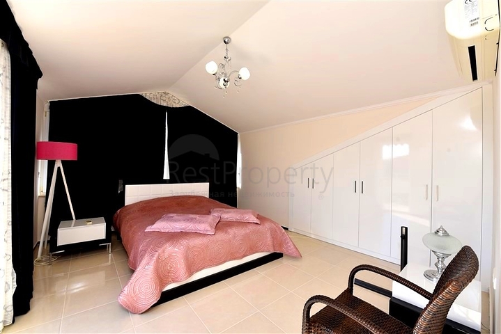 4+1 Duplex-Penthouse im Stadtteil Kestel, nur 20 m vom Meer entfernt