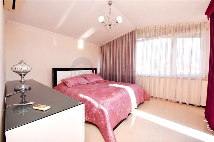 4+1 Duplex-Penthouse im Stadtteil Kestel, nur 20 m vom Meer entfernt