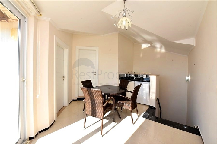 4+1 Duplex-Penthouse im Stadtteil Kestel, nur 20 m vom Meer entfernt