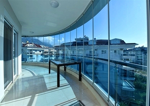 4+1 Duplex-Penthouse im Stadtteil Kestel, nur 20 m vom Meer entfernt