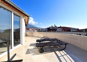 4+1 Duplex-Penthouse im Stadtteil Kestel, nur 20 m vom Meer entfernt