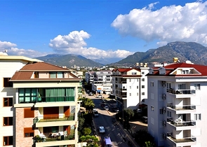 4+1 Duplex-Penthouse im Stadtteil Kestel, nur 20 m vom Meer entfernt