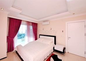 4+1 Duplex-Penthouse im Stadtteil Kestel, nur 20 m vom Meer entfernt