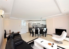 4+1 Duplex-Penthouse im Stadtteil Kestel, nur 20 m vom Meer entfernt