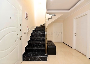 4+1 Duplex-Penthouse im Stadtteil Kestel, nur 20 m vom Meer entfernt