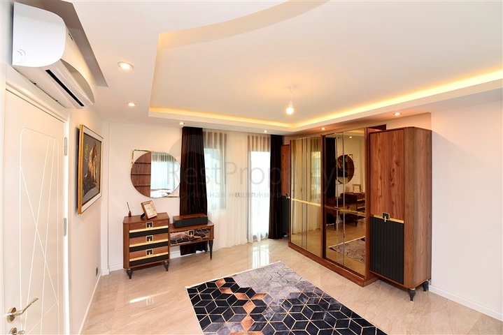 Luxusvilla mit 5+1 Grundriss in Alanya