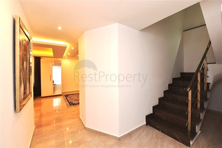 Luxusvilla mit 5+1 Grundriss in Alanya