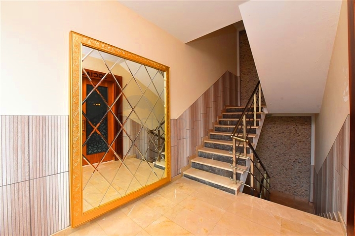 Luxusvilla mit 5+1 Grundriss in Alanya