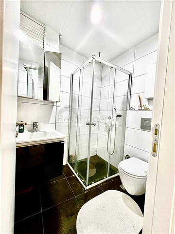 Geräumige Zweizimmerwohnung in einer Wohnanlage mit entwickelter Infrastruktur in Kestel