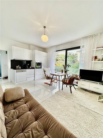 Geräumige Zweizimmerwohnung in einer Wohnanlage mit entwickelter Infrastruktur in Kestel