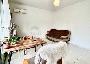 Geräumige Zweizimmerwohnung in einer Wohnanlage mit entwickelter Infrastruktur in Kestel