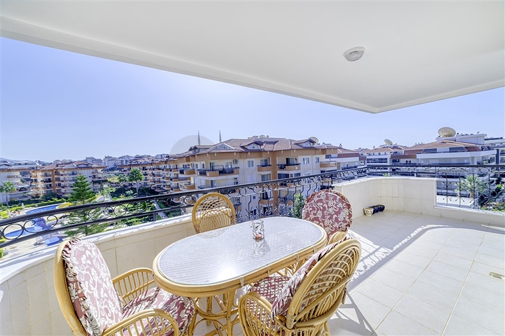 Geräumiges Penthouse vom Eigentümer mit 3+1 Grundriss in Oba/Alanya