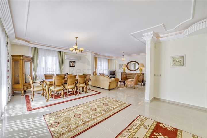 Geräumiges Penthouse vom Eigentümer mit 3+1 Grundriss in Oba/Alanya
