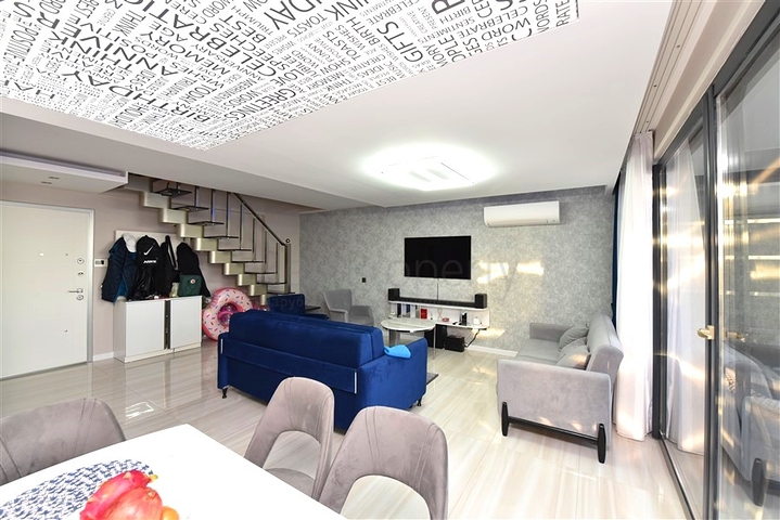 2+1 Penthouse mit herrlichem Blick im Stadtteil Kargicak