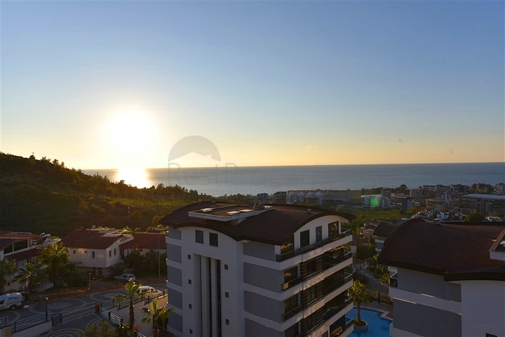 2+1 Penthouse mit herrlichem Blick im Stadtteil Kargicak