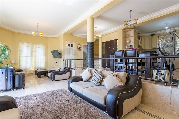 4+1 Villa in der exklusiven Gegend von Kargicak  4+1 Villa in der exklusiven Gegend von Kargicak