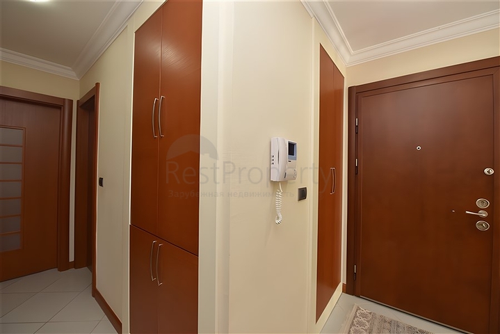 Möblierte 2+1-Wohnung in einem Komplex an der ersten Küste im Zentrum von Alanya