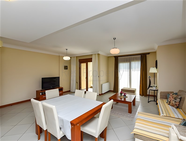 Möblierte 2+1-Wohnung in einem Komplex an der ersten Küste im Zentrum von Alanya