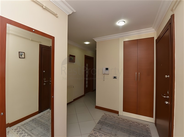 Möblierte 2+1-Wohnung in einem Komplex an der ersten Küste im Zentrum von Alanya