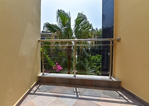 Möblierte 2+1-Wohnung in einem Komplex an der ersten Küste im Zentrum von Alanya