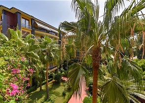 Möblierte 2+1-Wohnung in einem Komplex an der ersten Küste im Zentrum von Alanya