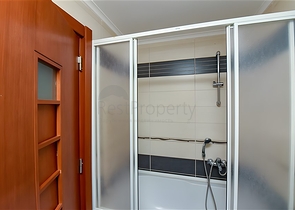 Möblierte 2+1-Wohnung in einem Komplex an der ersten Küste im Zentrum von Alanya