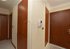 Möblierte 2+1-Wohnung in einem Komplex an der ersten Küste im Zentrum von Alanya