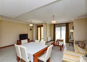 Möblierte 2+1-Wohnung in einem Komplex an der ersten Küste im Zentrum von Alanya