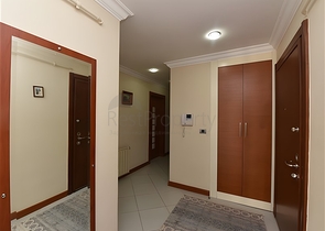 Möblierte 2+1-Wohnung in einem Komplex an der ersten Küste im Zentrum von Alanya