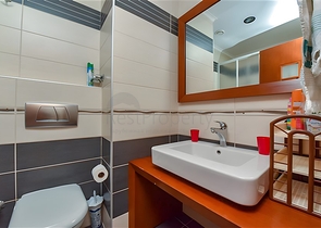 Möblierte 2+1-Wohnung in einem Komplex an der ersten Küste im Zentrum von Alanya