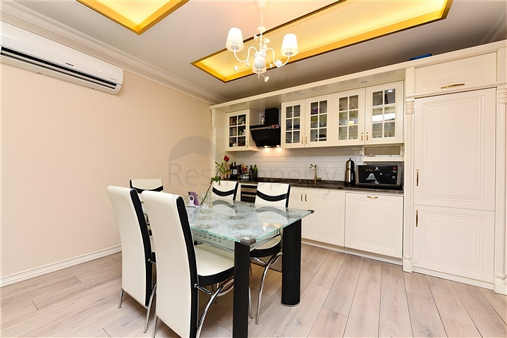 Dreizimmerwohnung mit Euro-Renovierung, Meerblick und überdachtem Parkplatz