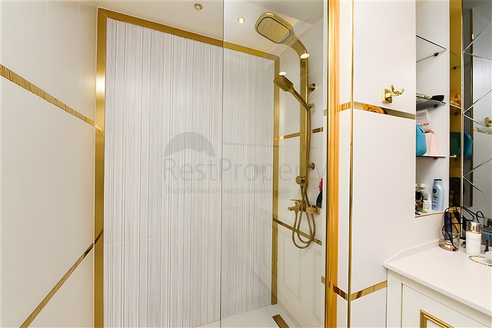 Dreizimmerwohnung mit Euro-Renovierung, Meerblick und überdachtem Parkplatz