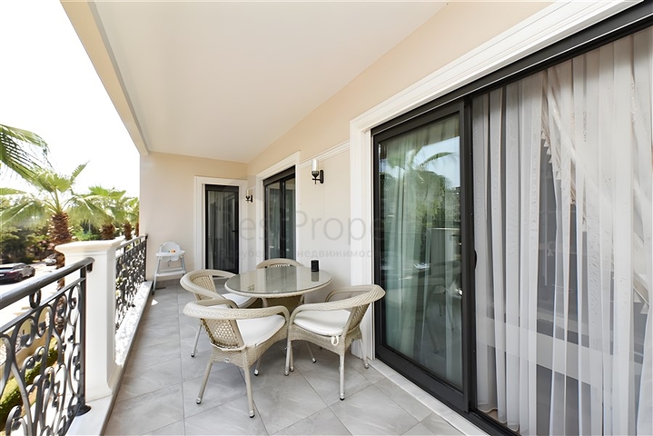 Dreizimmerwohnung mit Euro-Renovierung, Meerblick und überdachtem Parkplatz