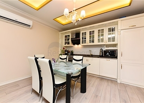 Dreizimmerwohnung mit Euro-Renovierung, Meerblick und überdachtem Parkplatz