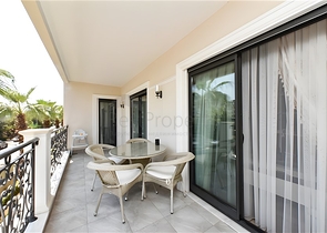 Dreizimmerwohnung mit Euro-Renovierung, Meerblick und überdachtem Parkplatz