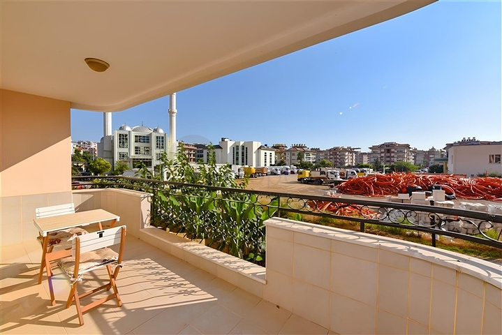 Geräumige Wohnung am Meer mit 2+1 Grundriss im zentralen Bereich von Oba