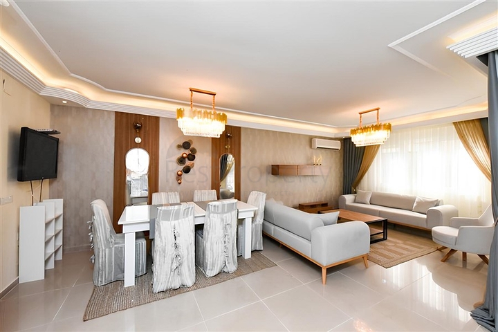 Geräumige Wohnung am Meer mit 2+1 Grundriss im zentralen Bereich von Oba