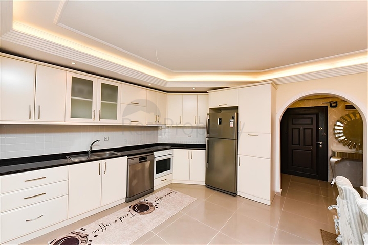 Geräumige Wohnung am Meer mit 2+1 Grundriss im zentralen Bereich von Oba