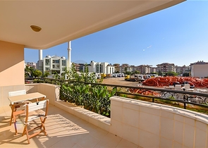 Geräumige Wohnung am Meer mit 2+1 Grundriss im zentralen Bereich von Oba