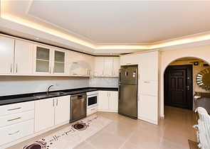 Geräumige Wohnung am Meer mit 2+1 Grundriss im zentralen Bereich von Oba